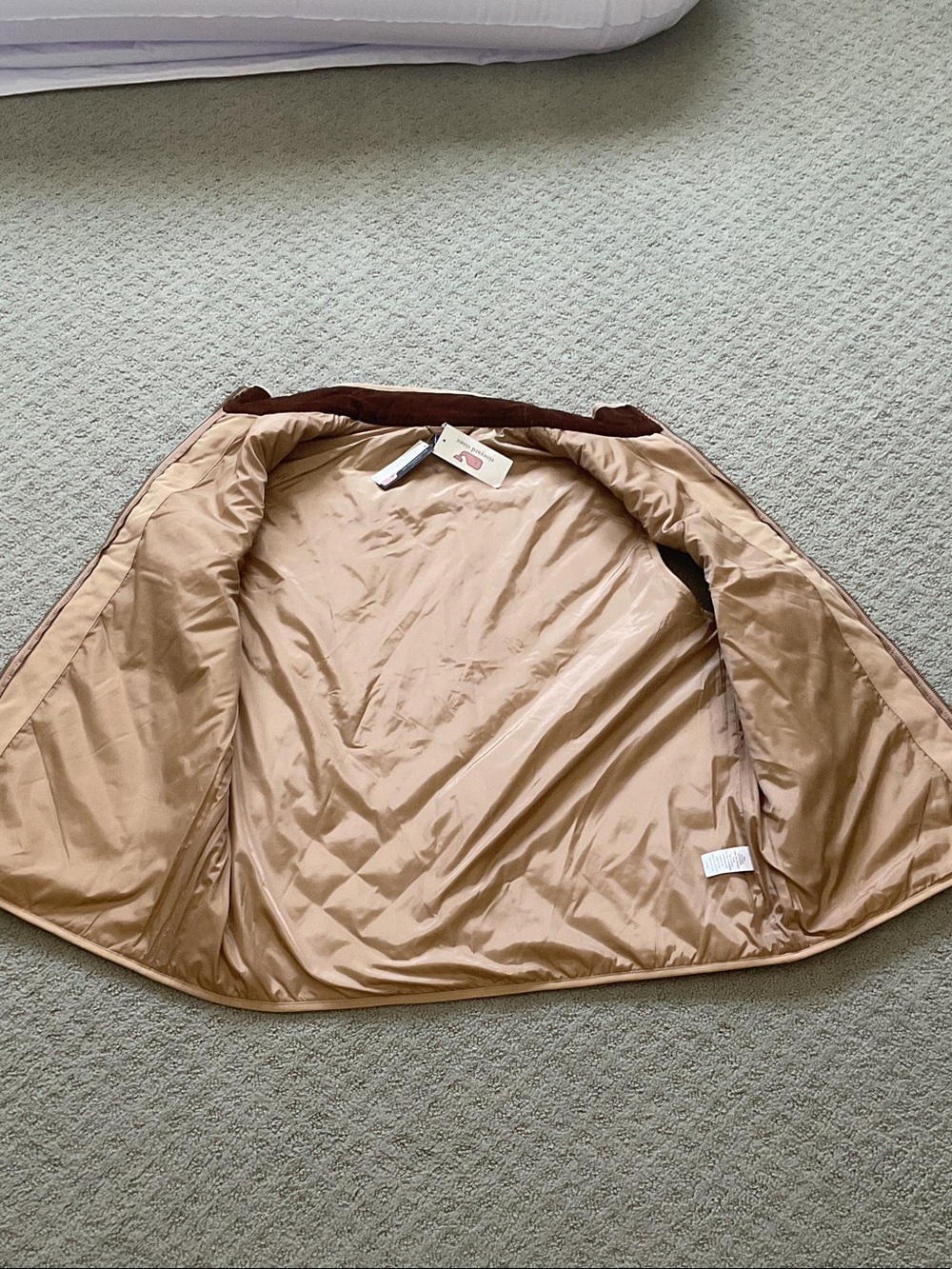 Vineyard Vines Quilted Tan Vest 0510 - Picture 6 of 9